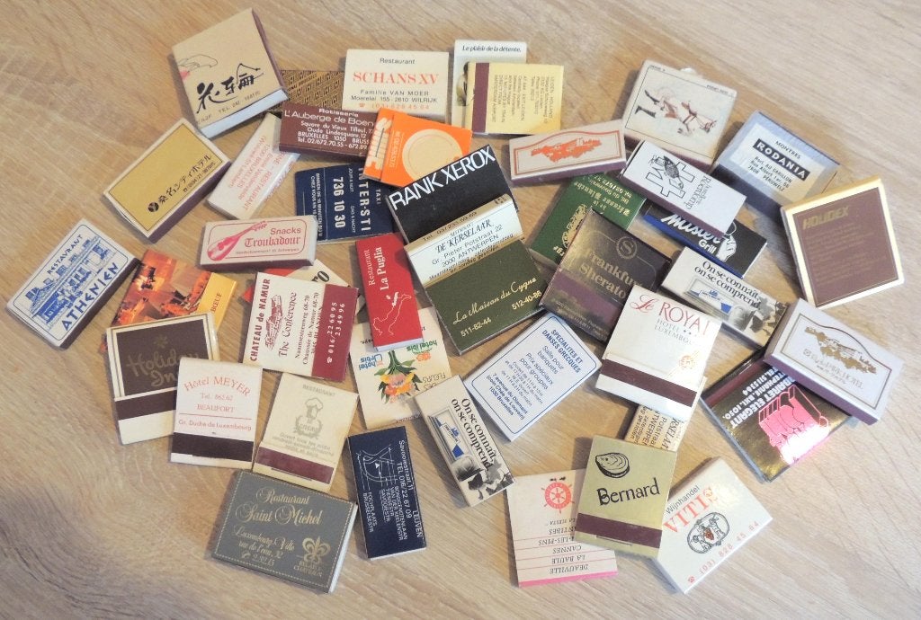 Lot pochettes allumettes Port 5 euros via Mondial Relay, Verzenden, Luciferdoosjes of -merken