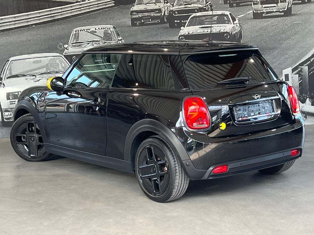 MINI Cooper SE 28.9 kWh * Camera * PDC * Apple CarPlay, Auto's, Mini, 4 zetels, Lane Keeping Assist, Leder, Onderhoudsboekje
