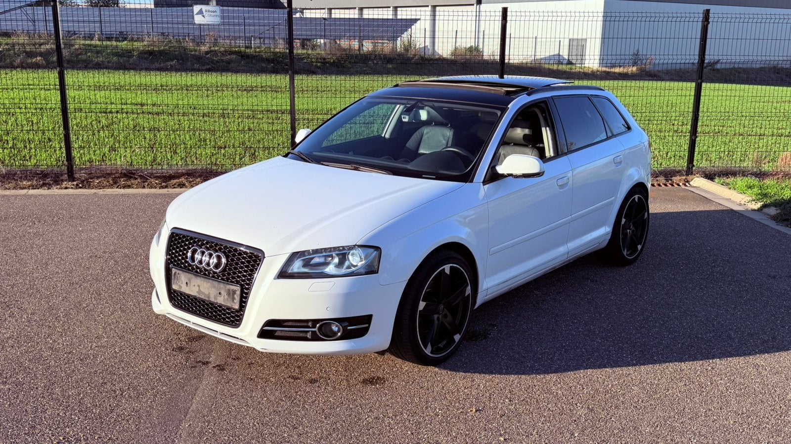 Audi A3  Essance année 2012 km 180:000 boite automatique, Autos, Cuir, Achat, Noir, 5 portes