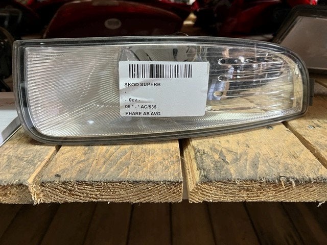ANTI BROUILLARD AVANT GAUCHE Superb (3TAA) (3T0941701), Utilisé, Info@skoda-auto.de, Skoda, Max-Planck-Straße  3-5
64331  Weiterstadt, DE