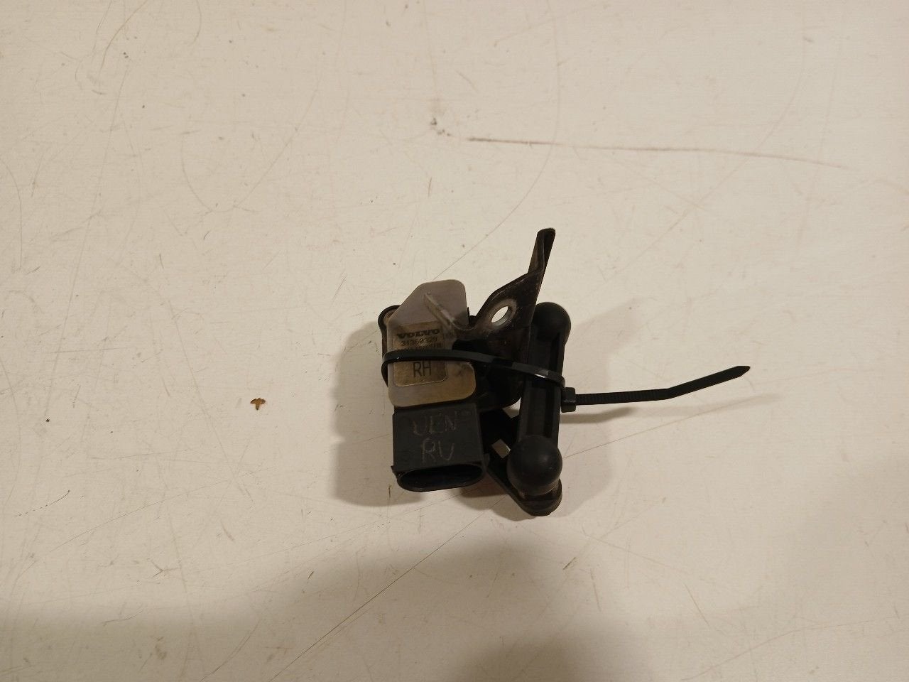 Koplamp hoogteverstelling rechts Volvo XC90, Onderdelen@venauto.nl, Van der Ven Autorecycling B.V., Ettenseweg 76, 4706 PB Roosendaal, The Netherlands