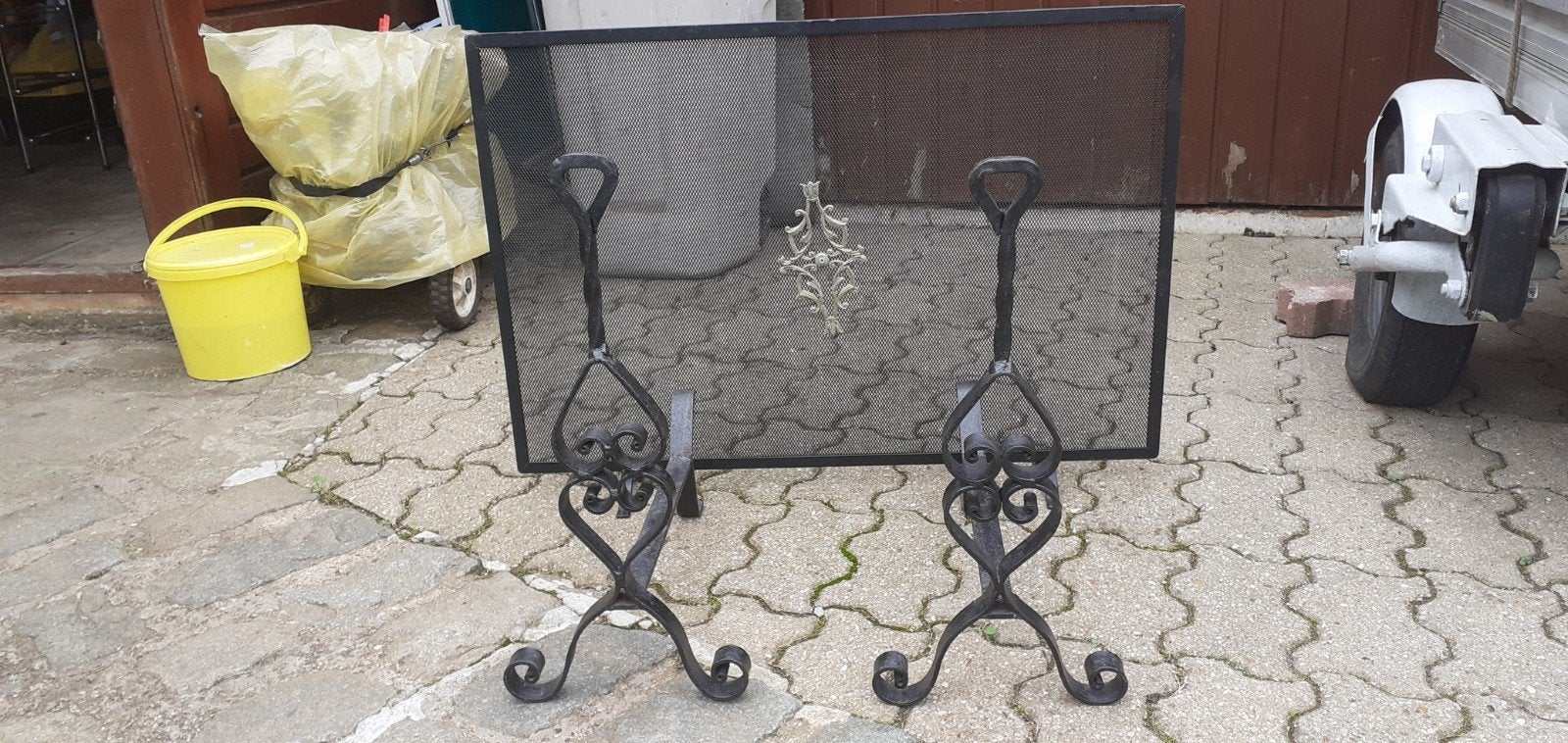 plaque et 2 chéneaux en fer forgé, Enlèvement