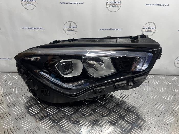 Phare droit d'un Mercedes CLA, -, 3 mois de garantie, Utilisé, -