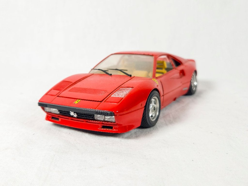 Bburago Ferrari GTO (1984) 1/24 - Rood, Ophalen, Gebruikt, Auto, Burago