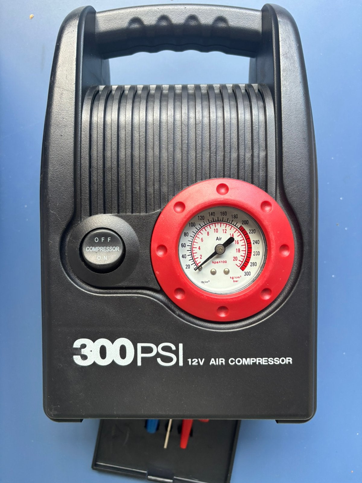 12V lucht compressor, Ophalen, Zo goed als nieuw