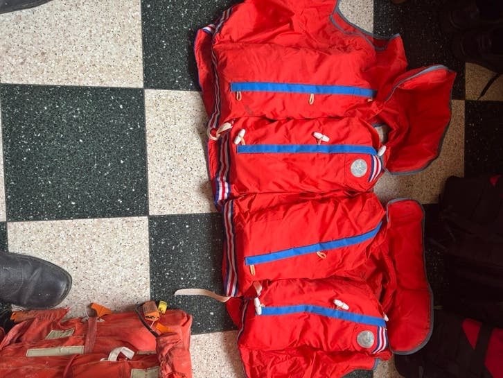 Reddingsvesten te koop 14 stuks 140 euro alles samen, Ophalen, Gebruikt, Reddingsvest of Zwemvest