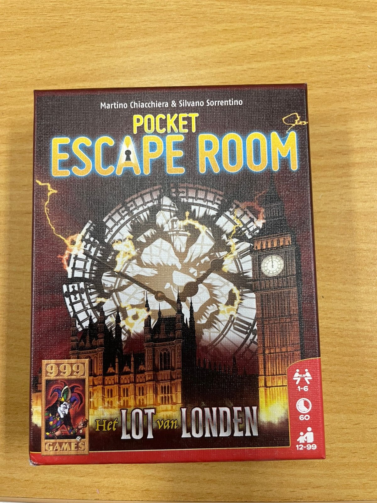 2 pocket escape rooms, Hobby en Vrije tijd, Gezelschapsspellen | Kaartspellen, Drie of vier spelers, Ophalen of Verzenden, Zo goed als nieuw