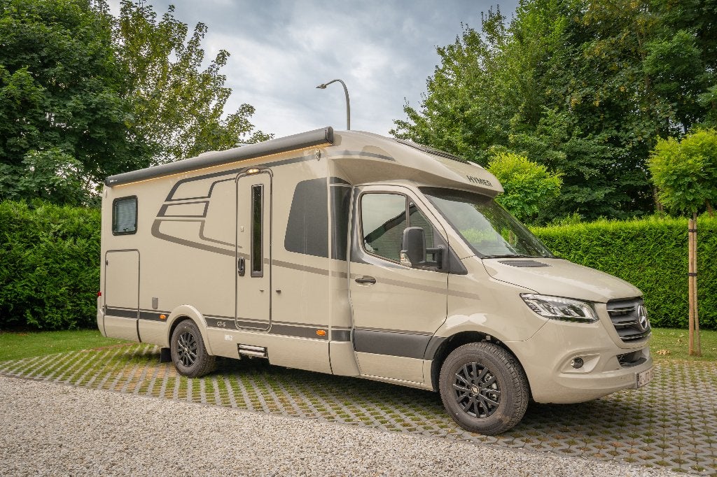 Location camping-car premium Mercedes HYMER – dès 189 €/jour, Chemisch toilet, Koelkast, 7 tot 8 meter, Diesel