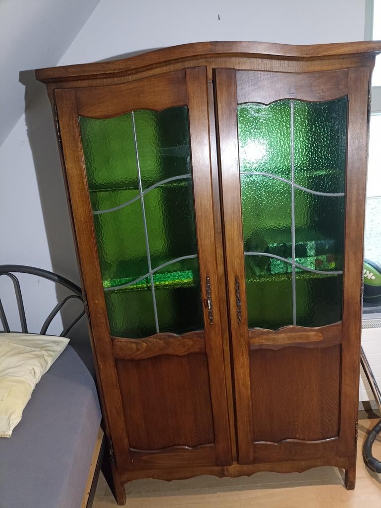 Vitrinekast uit eiken hout met groen getint glas., Ophalen