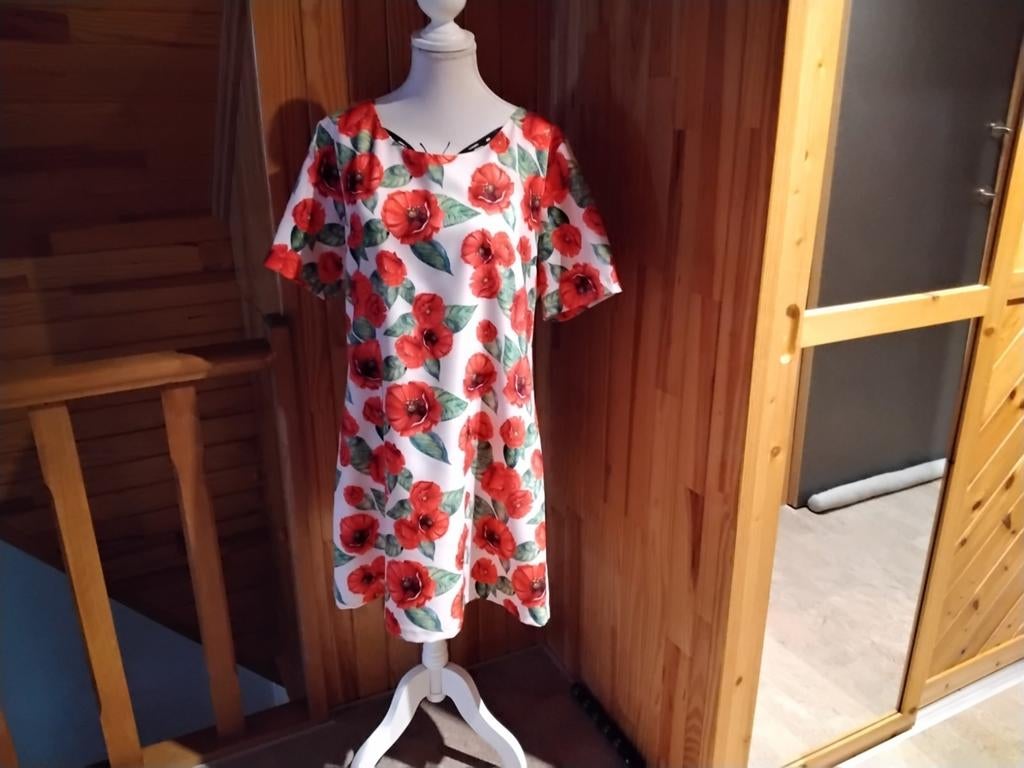 Rood gebloemd kleedje maat 44, Kleding | Dames, Jurken, CTN, Maat 42/44 (L), Ophalen of Verzenden, Zo goed als nieuw
