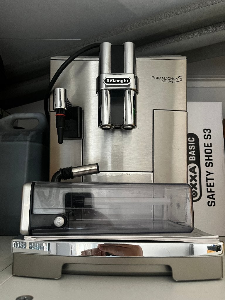 Koffie apparaat De'Longhi Primadonna S De Luxe, Réservoir d'eau amovible, Café en grains, Utilisé, 4 à 10 tasses