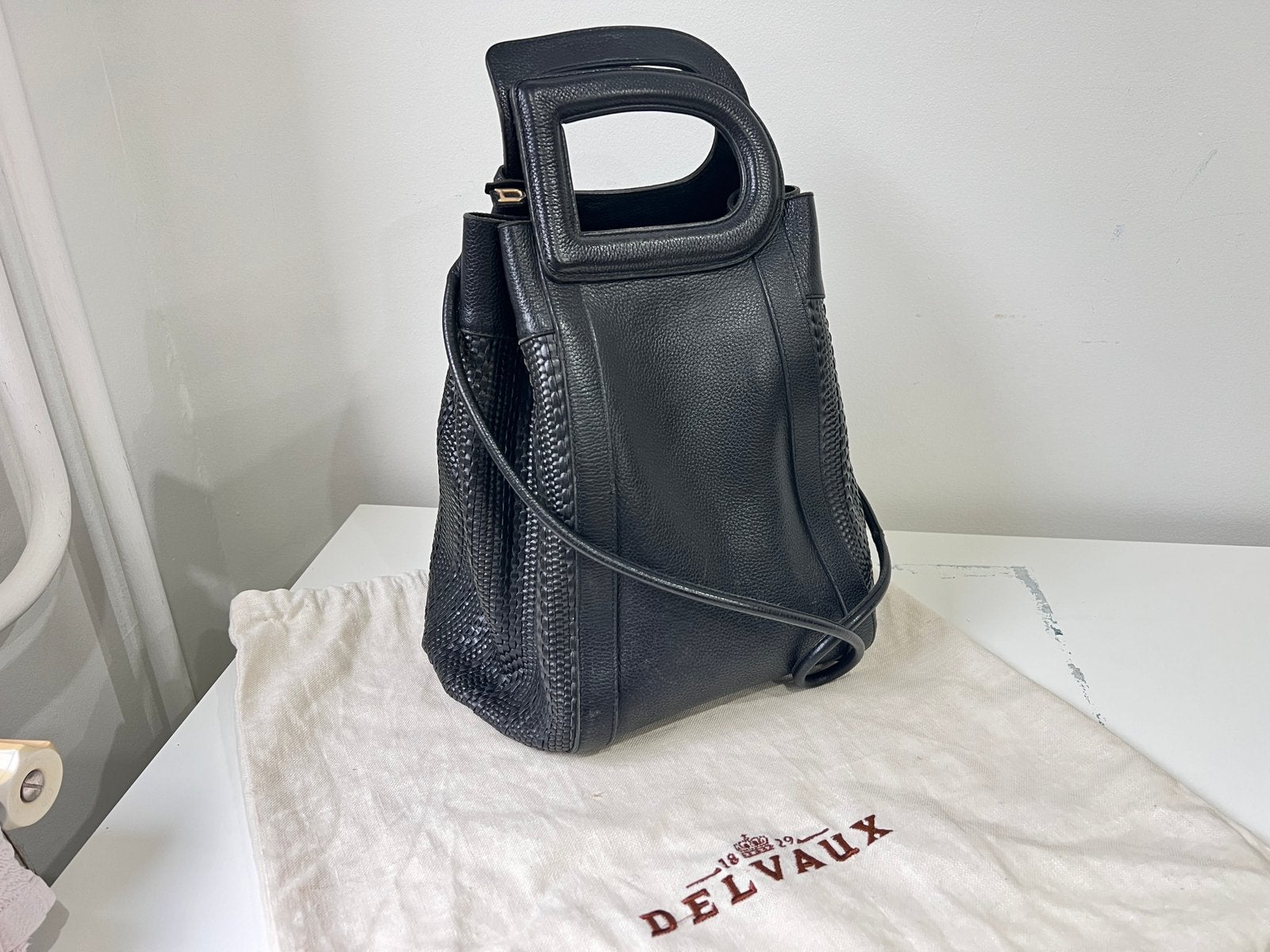 DELVAUX LE PUNCH CUIR TRESSÉ NOIR - SAC A MAIN / EPAULE, Enlèvement ou Envoi, Comme neuf, Noir, Sac à main