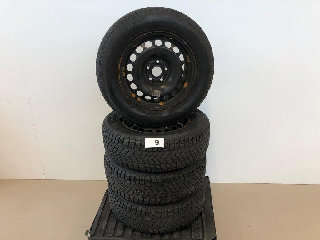 Winterbanden set stalen velgen 215/65 R16 Pirelli, Auto-onderdelen, Ophalen, -, Banden en Velgen, Winterbanden