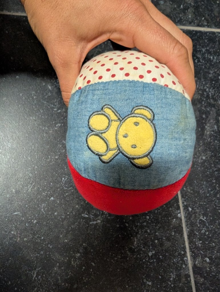 Kleine bal kind speelgoed, Kinderen en Baby's, Speelgoed | Babyspeelgoed, Ophalen of Verzenden, Gebruikt, Met geluid