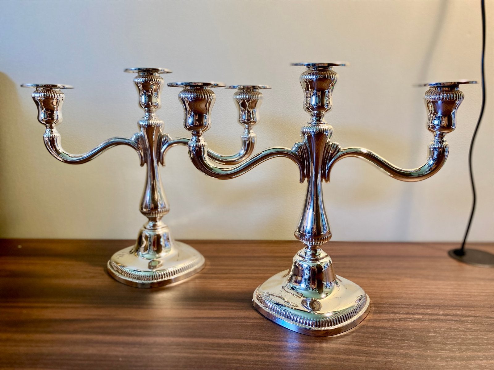 Set van 2 Elegante Zilverkleurige Kandelaren (3-armig), Enlèvement ou Envoi