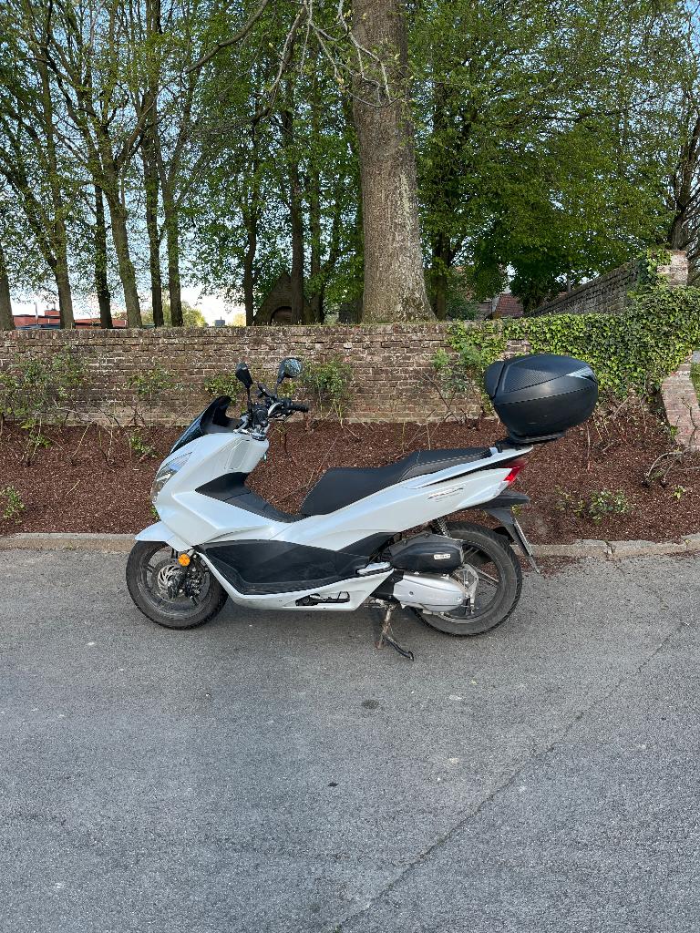 Honda PCX 125, Motos, Motos | Honda, Particulier, Scooter, jusqu'à 11 kW, 1 cylindre, Permis Moto A1 minimum, Automatique, Occasion
