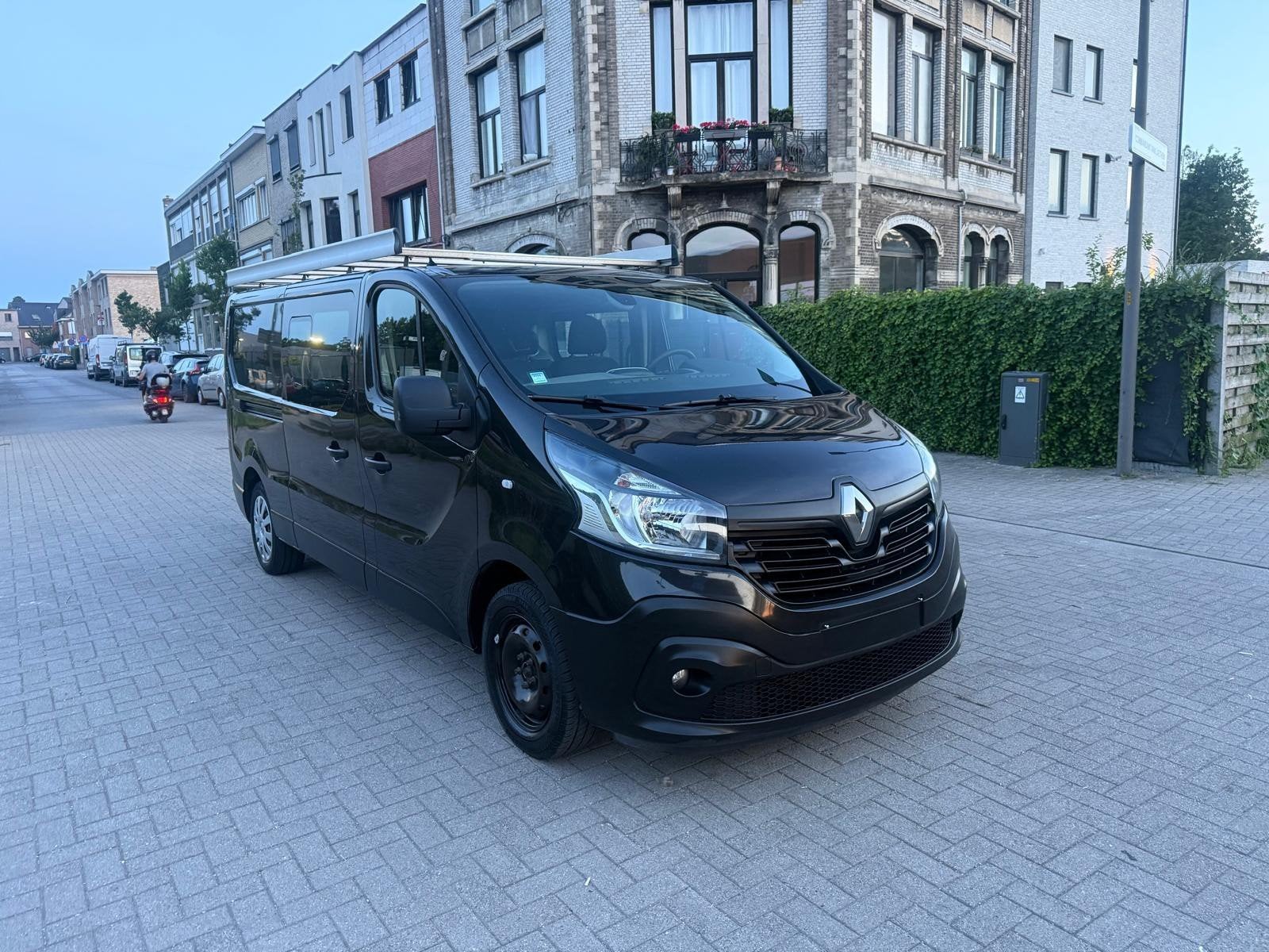 RENAULT TRAFIC 1.6 TDCI DUBBEL CABIN 2017 238000KM AC EURO6B, Auto's, Bestelwagens en Lichte vracht, Particulier, ABS, Airbags