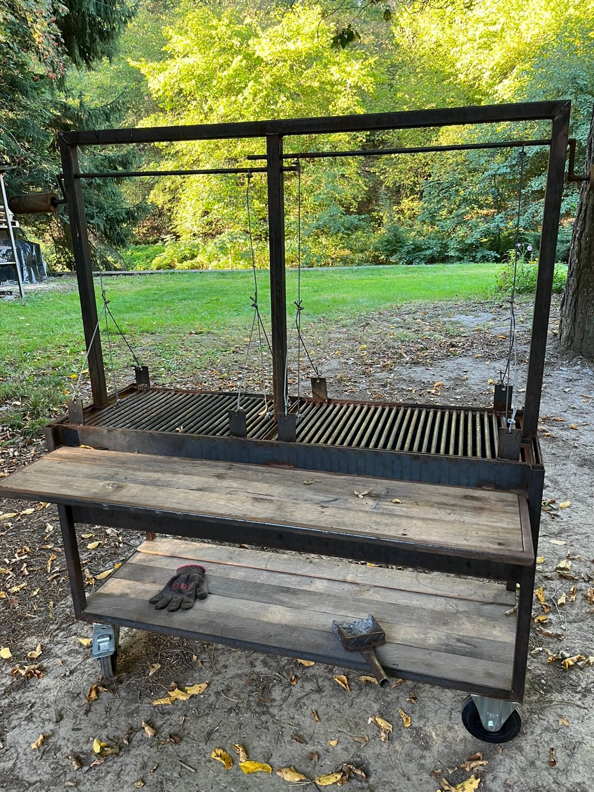 Grote barbecue bbq met zwenkfunctie, Ophalen, Zo goed als nieuw