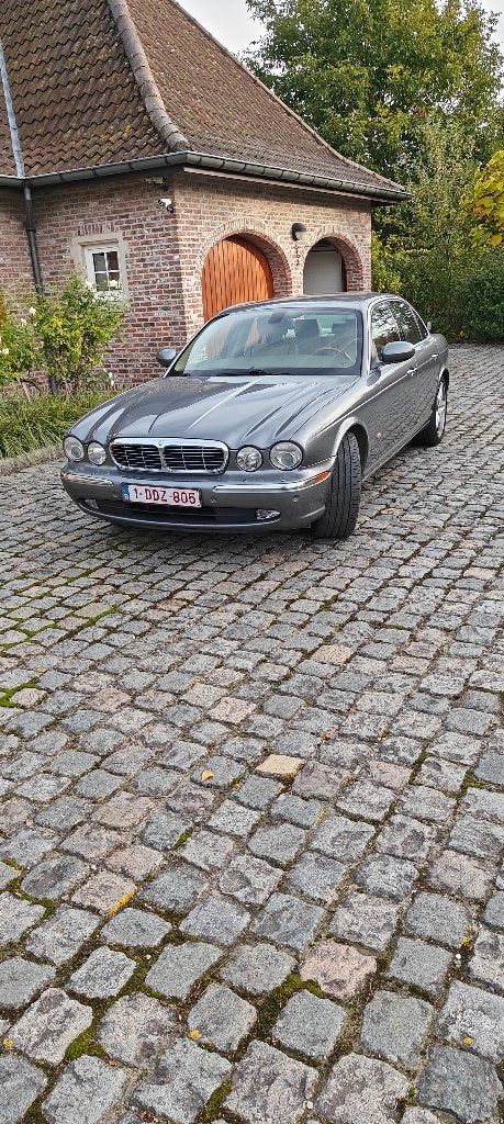 Jaguar XJ, Auto's, Automaat, 4 deurs, Achterwielaandrijving, Beige