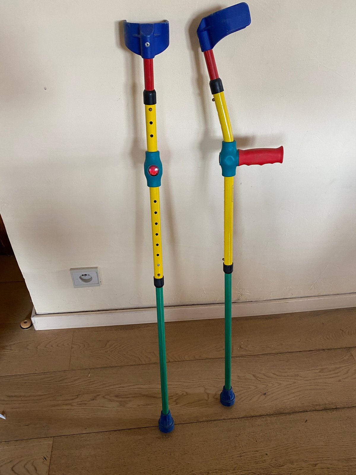 Bequilles pour enfant, Divers, Béquilles, Enlèvement, Comme neuf