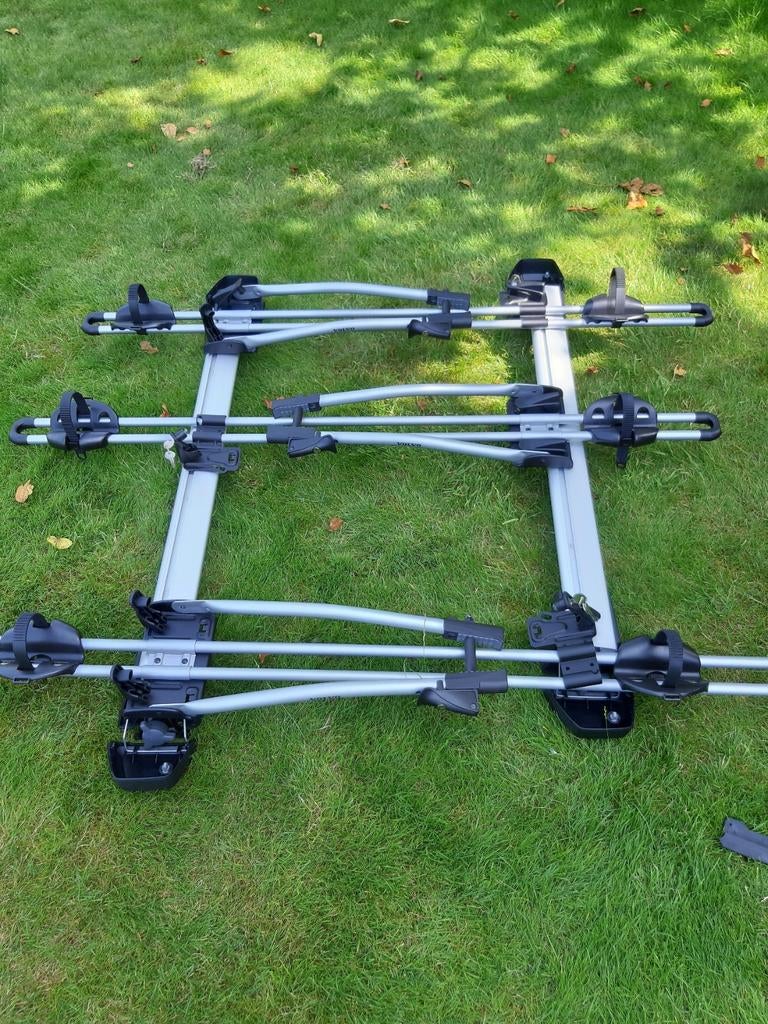 Dakdragers en fietsdragers 3stuks Thule, Auto diversen, Fietsendragers, Ophalen, 3 fietsen of meer, Nieuw, Dakdrager