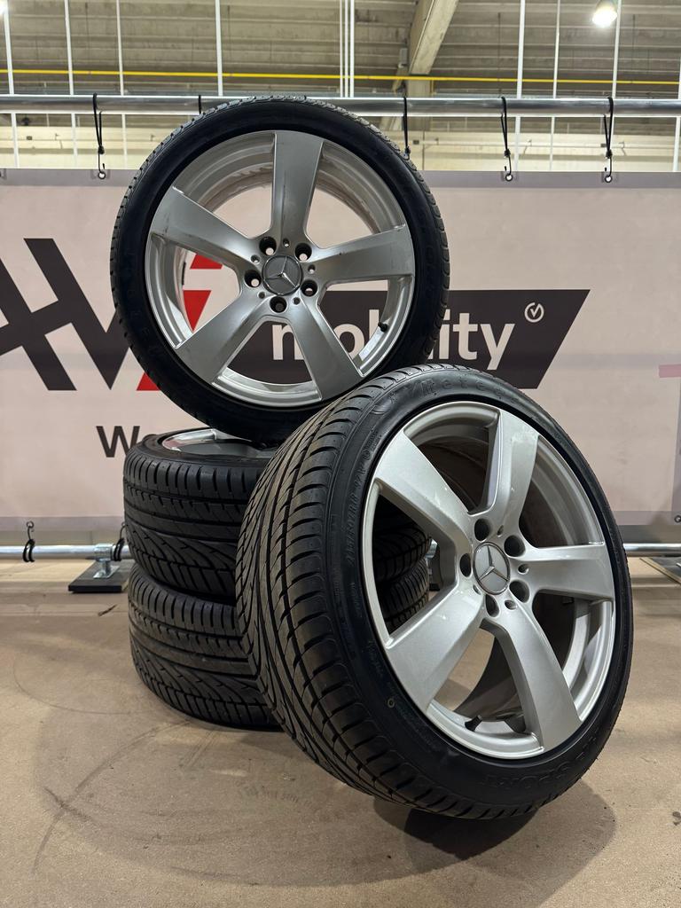 Complete zomerset Mercedes-Benz C-klasse 245/40R18 7-8mm, Auto-onderdelen, Banden en Velgen, Banden en Velgen, Zomerbanden, 18 inch
