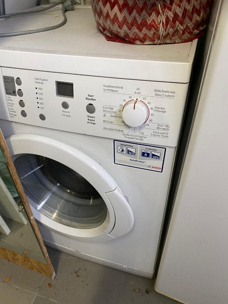 frigo (Whirpool) et lave-linge (BOSH), Electroménager, 1200 à 1600 tours, 6 à 8 kg, 85 à 90 cm, Programme lavage à la main