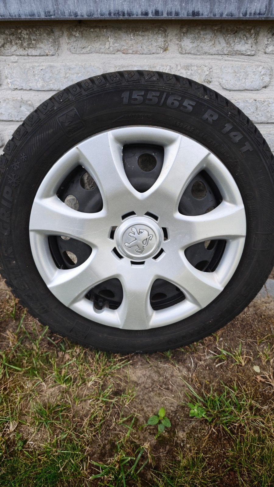 peugeot 107 velgen plus winterbanden, Autos : Pièces & Accessoires, Enlèvement ou Envoi, Pneus hiver, Jante(s)