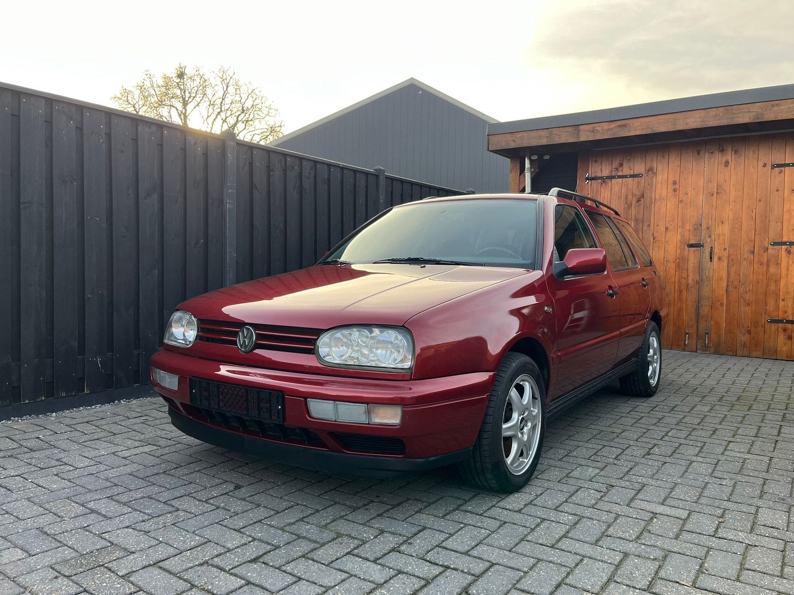 Volkswagen Golf 3 Variant 2.9 VR6 Syncro – Canyon Red – 1998, Stof, Onderhoudsboekje, 6 cilinders, Electronic Stability Program (ESP)