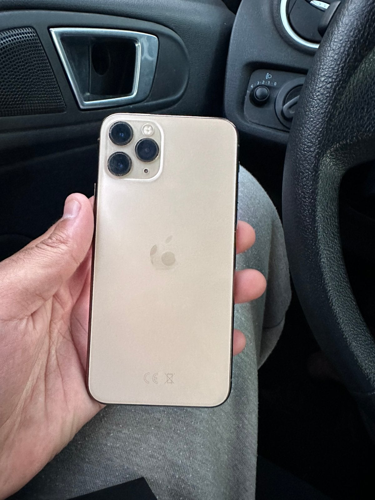 Iphone 11 pro 64giga  doré ! En tres bon etat ! Nickel, Télécoms, Enlèvement ou Envoi, Or, Comme neuf, 72 %
