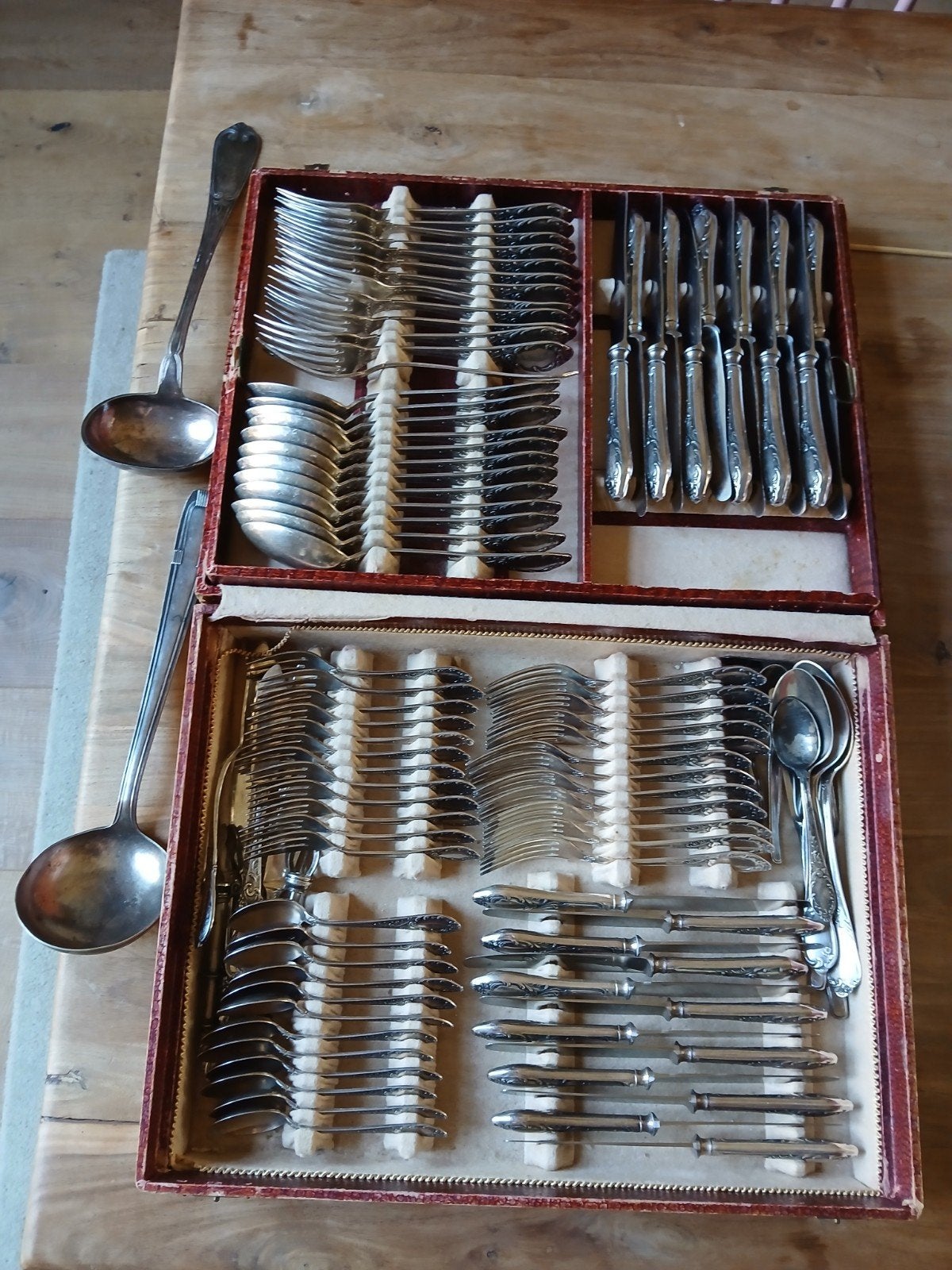Zilveren bestek (12 personen), Ophalen