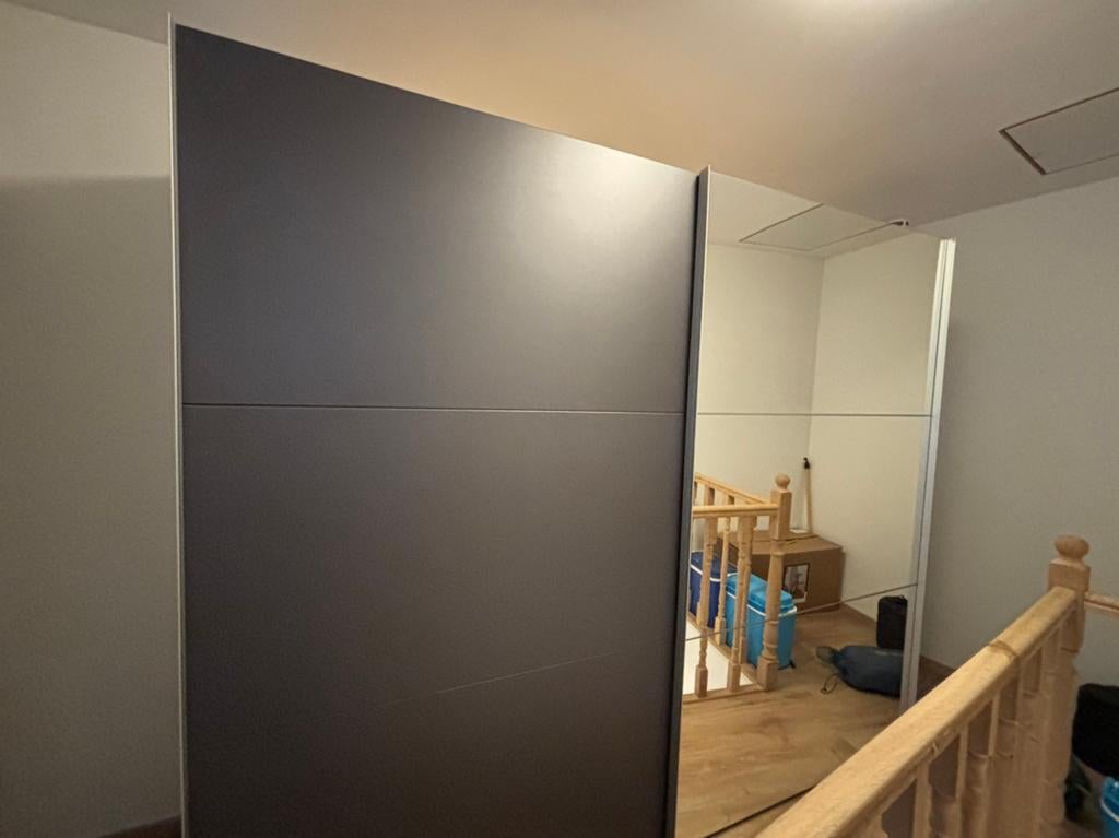 Kleerkast met schuifdeuren en spiegel - Grijs, 200 cm of meer, Zo goed als nieuw, 200 cm of meer, 50 tot 75 cm