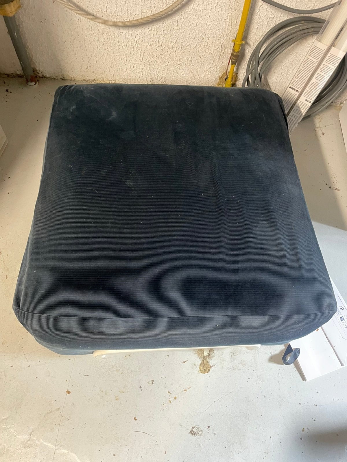 A vzndre fauteuil noir en velours, 75 à 100 cm, Enlèvement, Utilisé, Moins de 50 cm