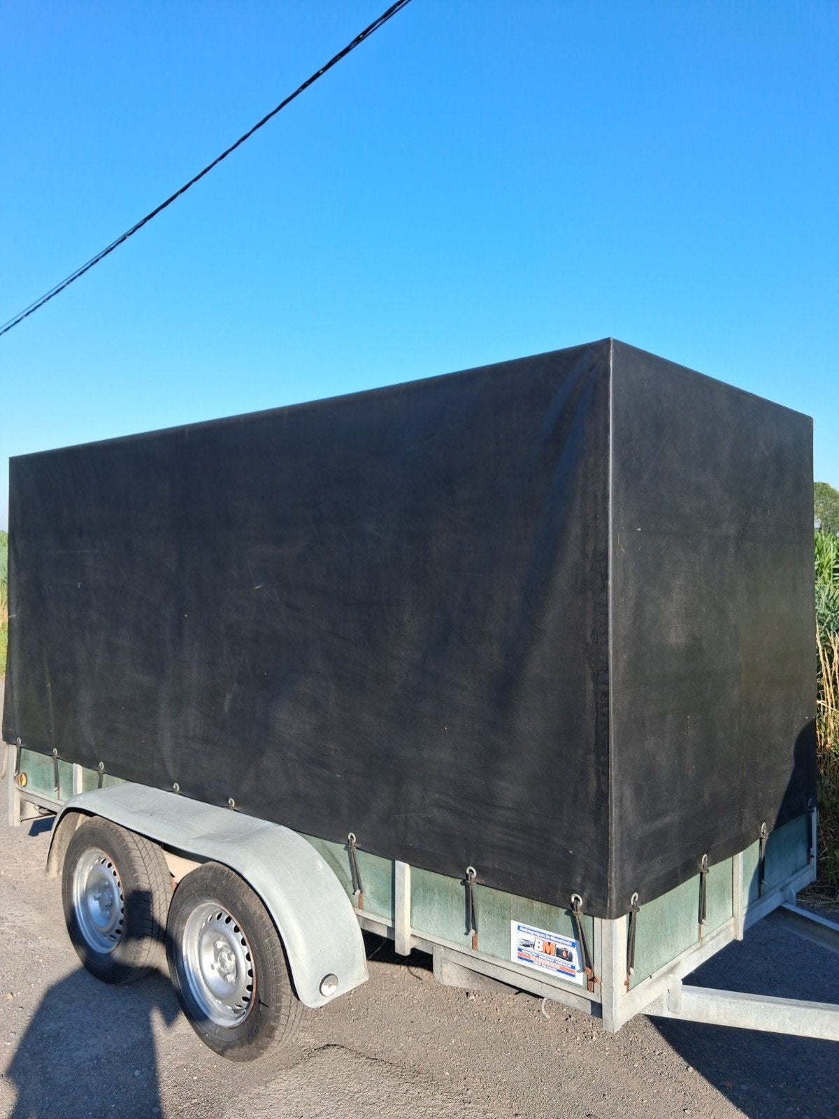 Gesloten aanhangwagen 750kg dubbelas 3m10 x 1m33 x 1m47., Ophalen, Zo goed als nieuw