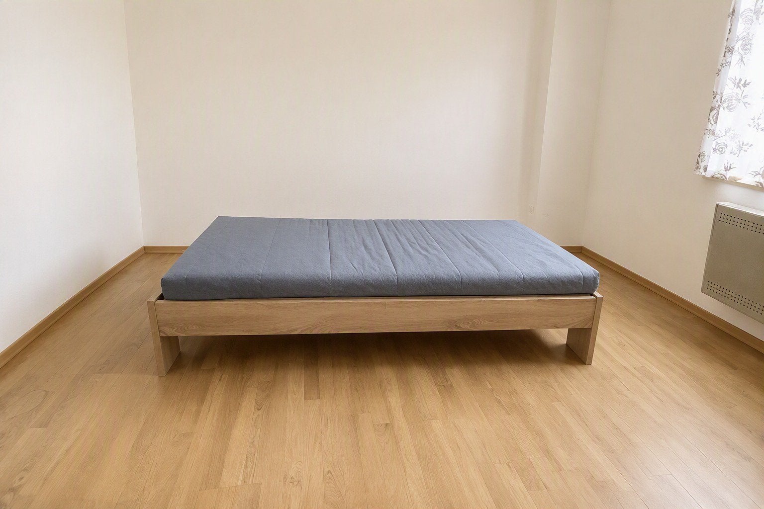 Lit simple avec matelas, 90 cm, Une personne, Enlèvement, Utilisé