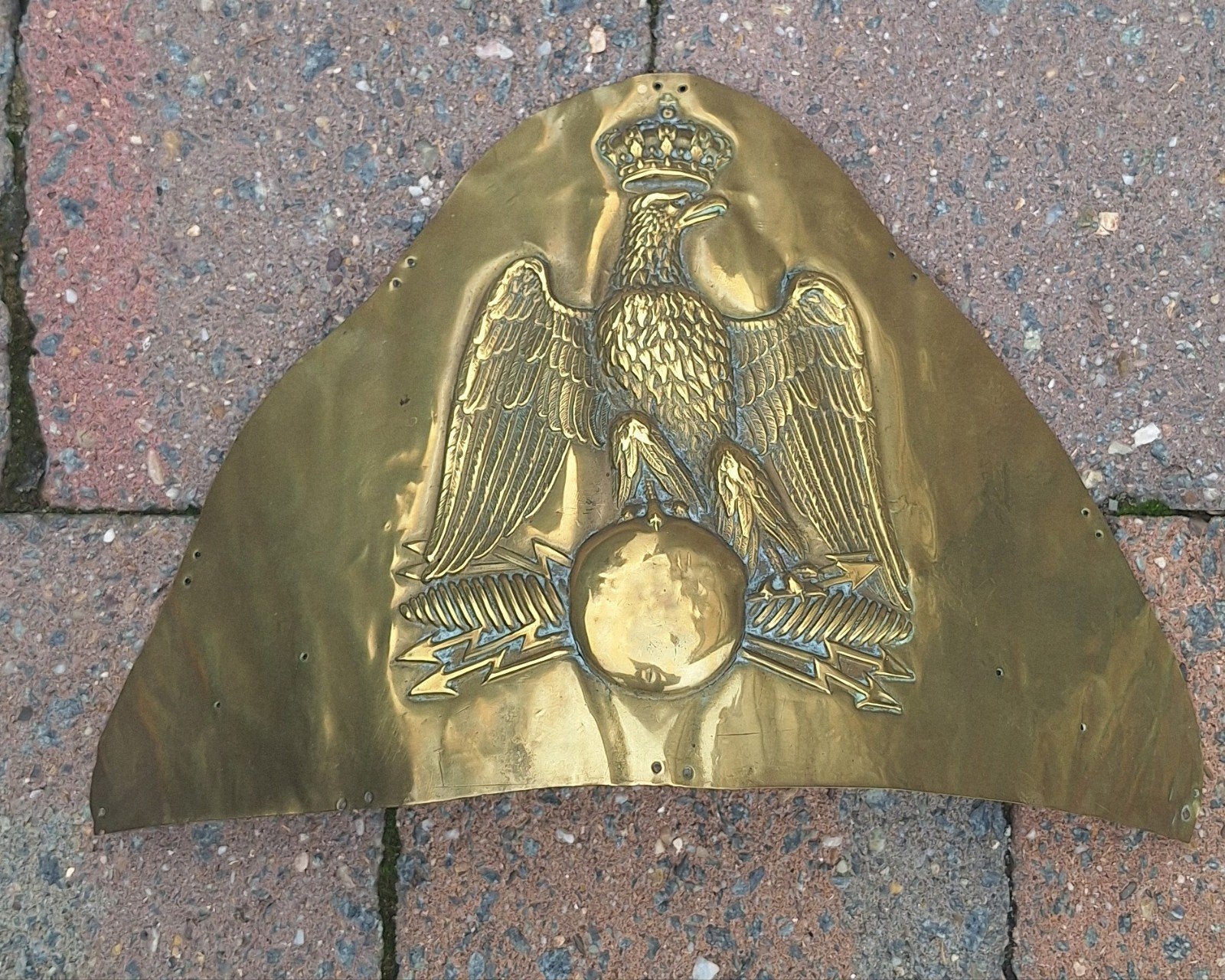 Plaque de bonnets à poil 1er empire, Enlèvement