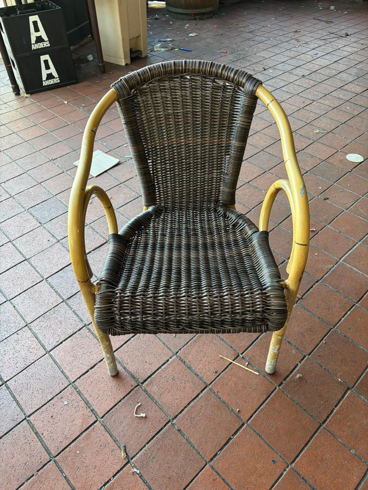Terrasstoelen, Enlèvement