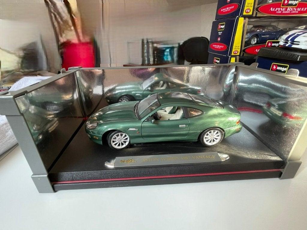 Modelauto Aston Martin, Hobby & Loisirs créatifs, Voitures miniatures | 1:18, Enlèvement, Voiture, Maisto