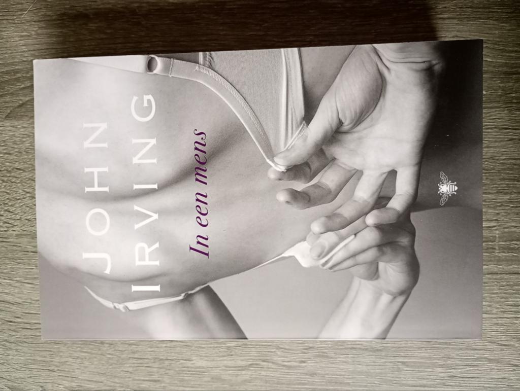 John Irving - In een mens. Nieuwstaat., Boeken, Ophalen of Verzenden, John Irving