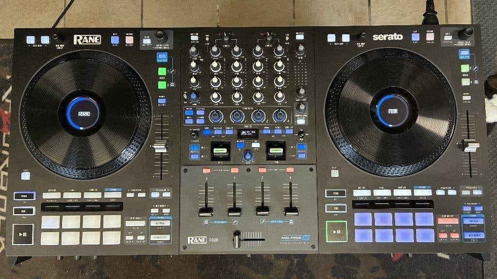 Rane Four 4 kanaal dj controller, Muziek en Instrumenten, Dj-sets en Draaitafels, Zo goed als nieuw, Dj-set, Overige merken, Ophalen