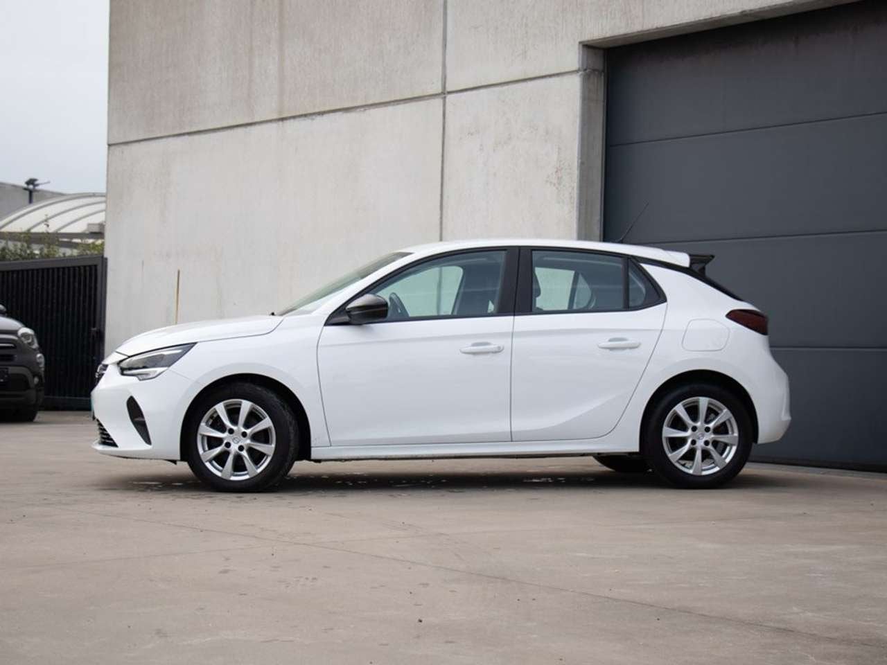 Opel Corsa 1.2 AT8 100PK |CAMERA|CARPLAY|AUTOMAAT, Auto's, Opel, Zwart, 1199 cc, 0 kg, Wit