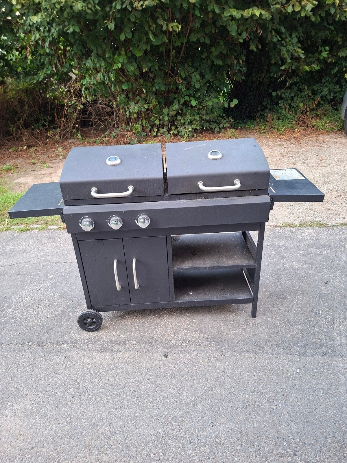 gas bbq in Goede en werkende staat
bieden naar w, Tuin en Terras, Ophalen, Gebruikt