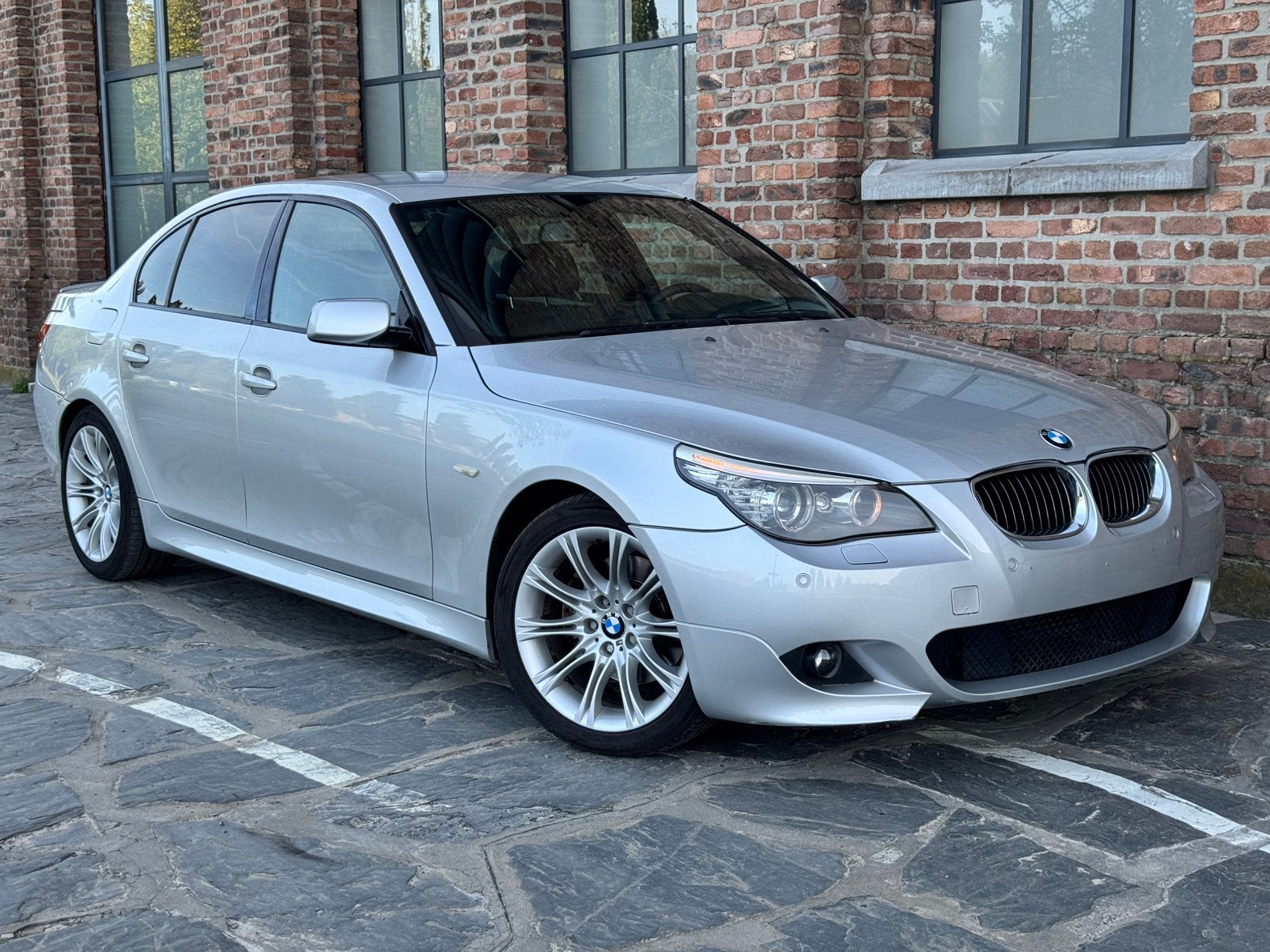 BMW E60 520d / Facelift / M-Pakket / CarPlay / 2de eigenaar, Cuir, Argent ou Gris, Noir, 120 kW