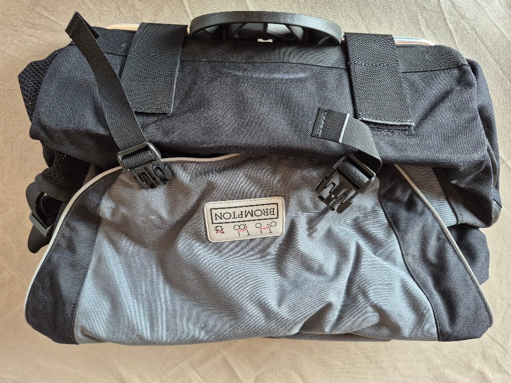 Brompton C-bag radicaldesign + Brompton Zefal pomp, Fietsen en Brommers, Fietsen | Vouwfietsen, Ophalen, Zo goed als nieuw, Totaal opvouwbaar