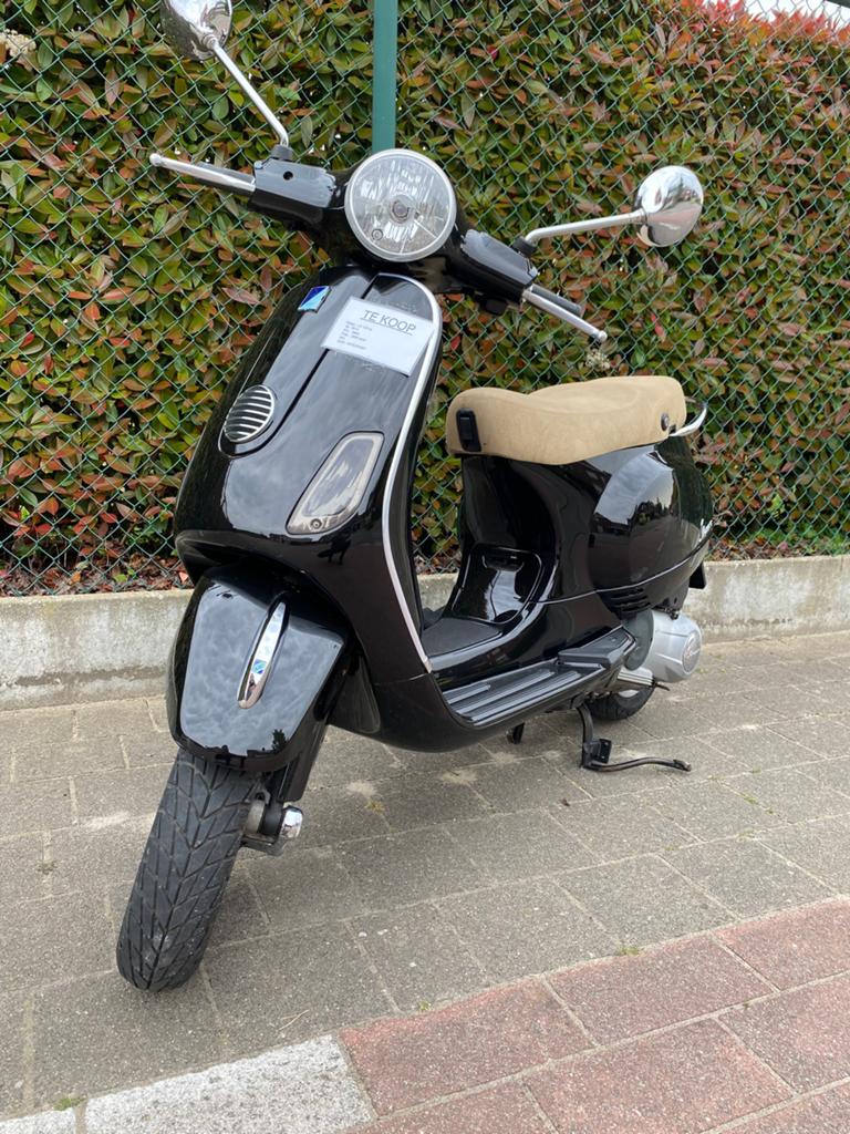 Vespa lx 125 cc injectie.    bj 2014        3900 km, Fietsen en Brommers, Scooters | Vespa, Ophalen, Zo goed als nieuw, Vespa LX