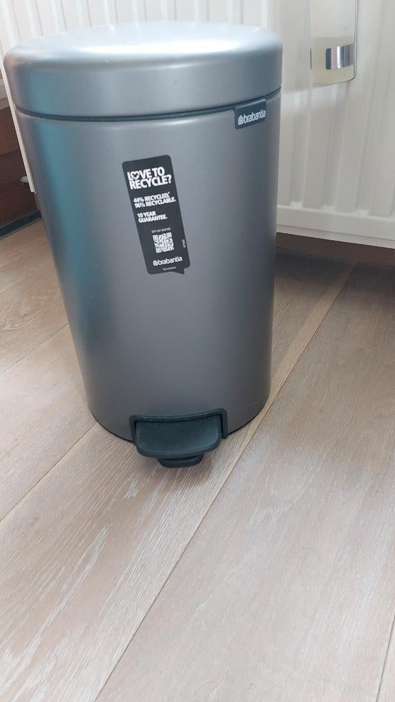 Brabantia New Icon 12l, Ophalen
