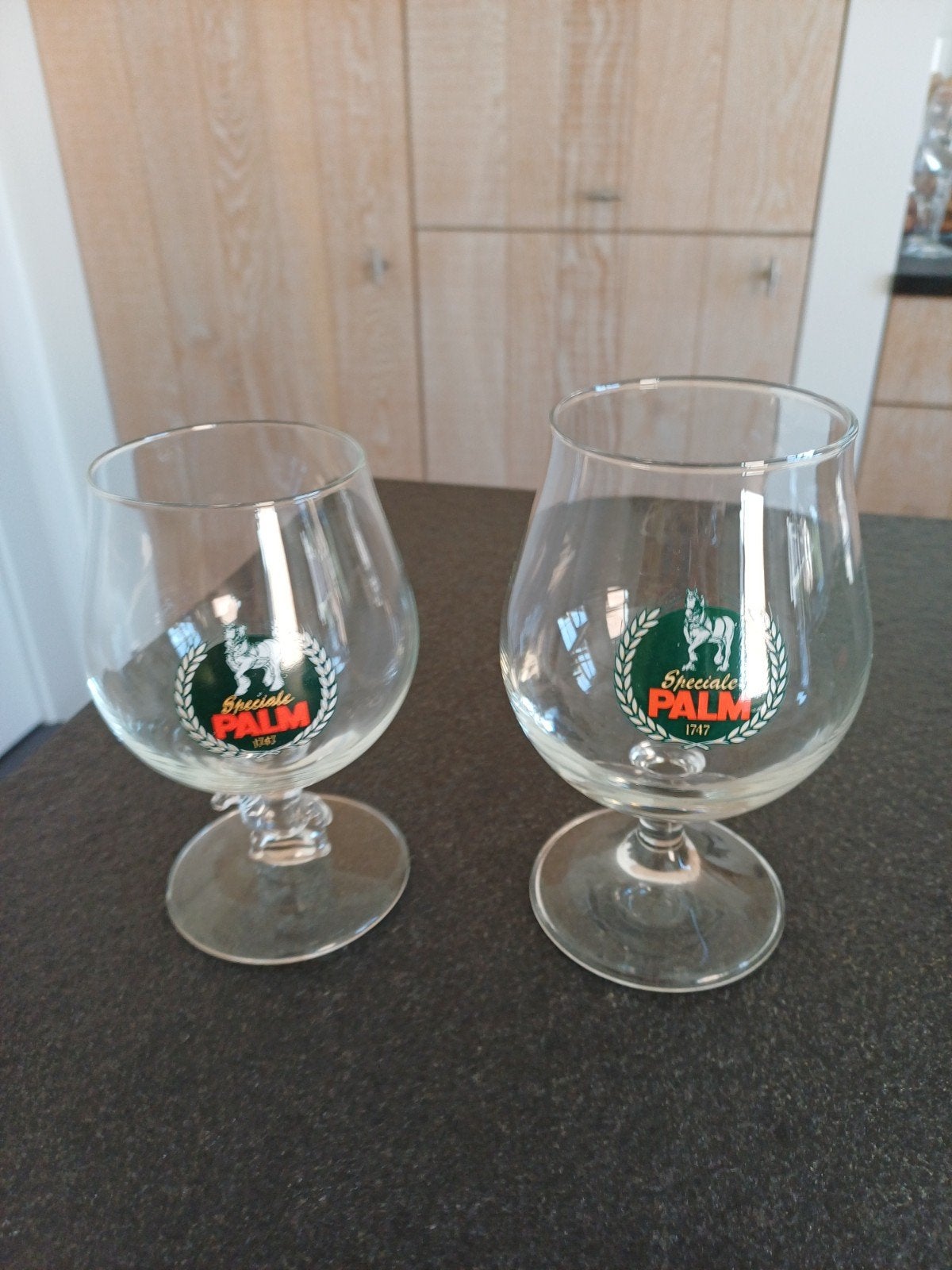 2 palmglazen, Ophalen of Verzenden