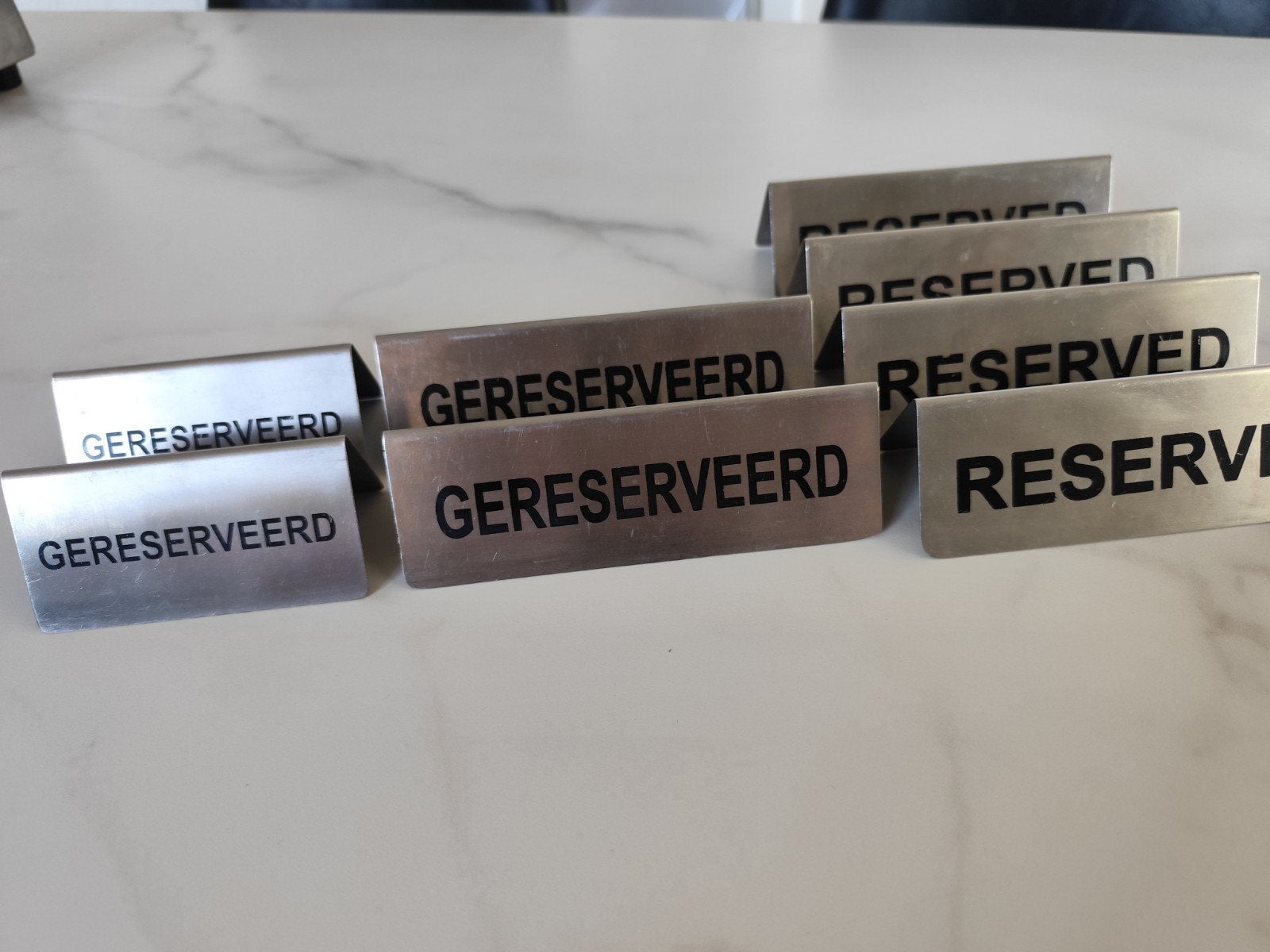 Tafel bordjes: GERESERVEERD. 3 maten., Ophalen