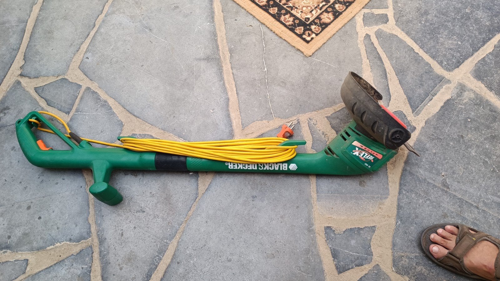 Black & Decker, Jardin & Terrasse, Enlèvement, Utilisé, 10 à 30 cm, Électrique