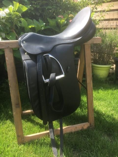 Passier Grand Gilbert Dressuurzadel 18 inch - Complete set, Dieren en Toebehoren, Paarden en Pony's | Zadels, Ophalen, Gebruikt